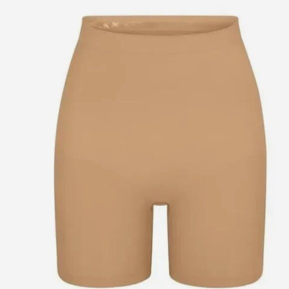 Skims Seamless Sculpt Mid-Thigh Short Open Gusset